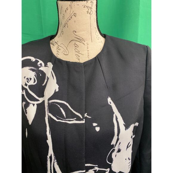 Chico’s black long sleeves, concealed zipper/snap Rose-Print Topper size 0(4-6) - Picture 7 of 15